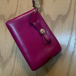 NWOT TURNLOCK BOW CORNER ZIP WRISTLET